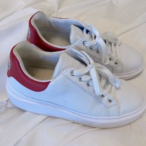 Guess sneakers size 7.5